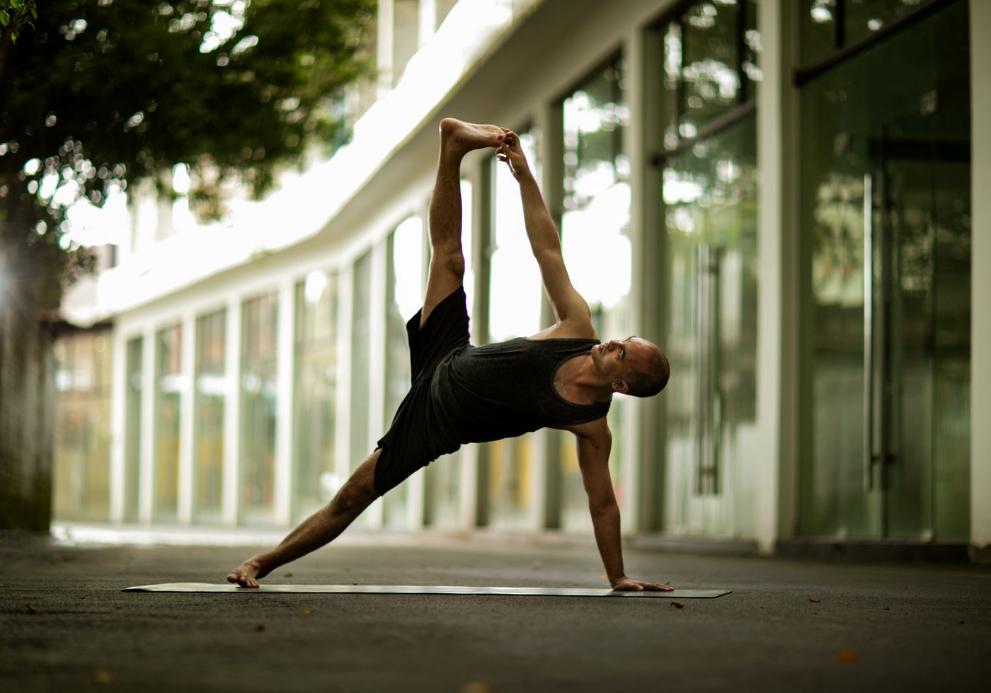 Tập yoga ngoài trời cải thiện tư thế