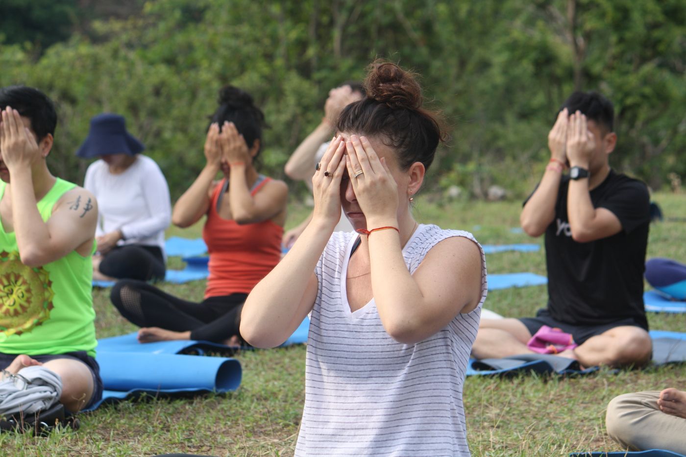 Lớp yoga thiền ngoài trời